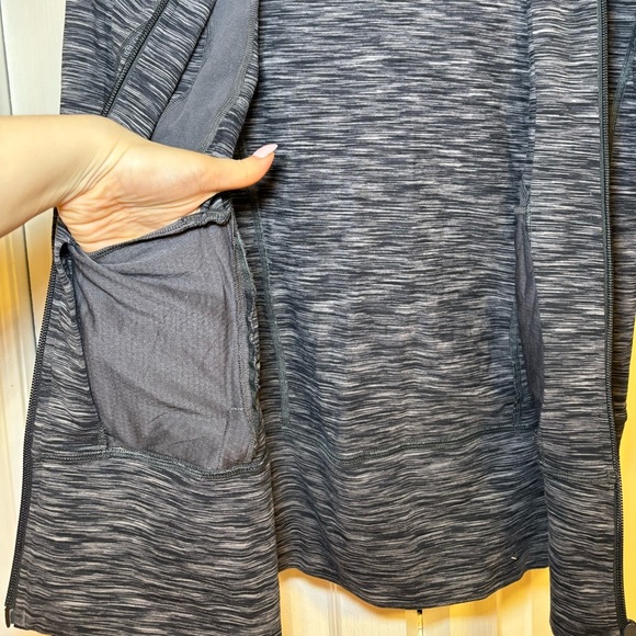 Lululemon - Grey and White Casual Long Sleeve Scuba Hoodie Full Zip in Size 2 - Picture 12 of 13